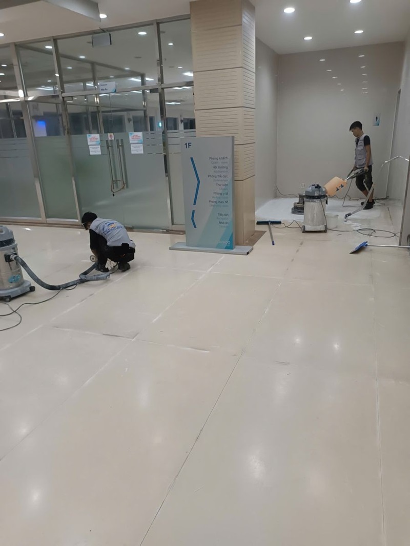 cách lau chùi sàn đá mỗi ngày