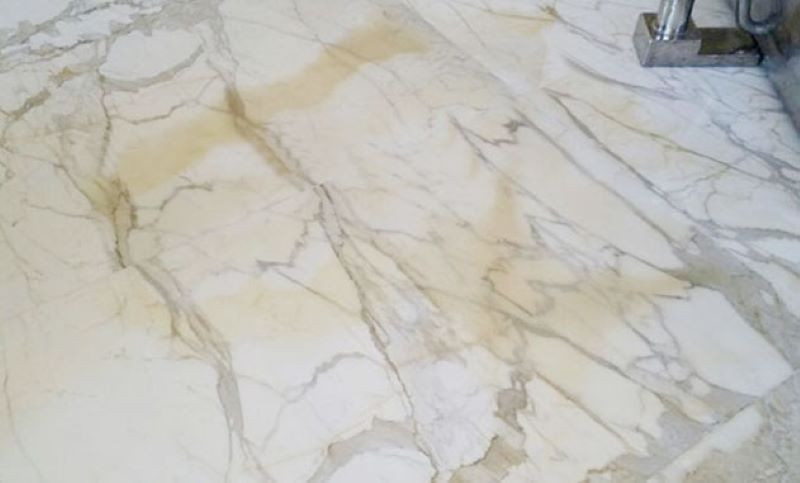 Cách xử lý sàn đá bị trầy xước hoặc ố vàng sau thời gian sử dụng