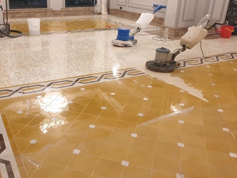 Đánh bóng sàn đá với hóa chất bảo vệ