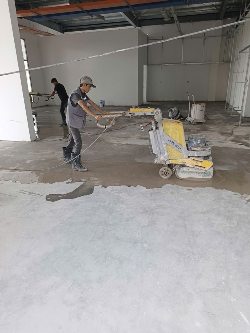 nước tẩy làm hỏng lớp bóng đá