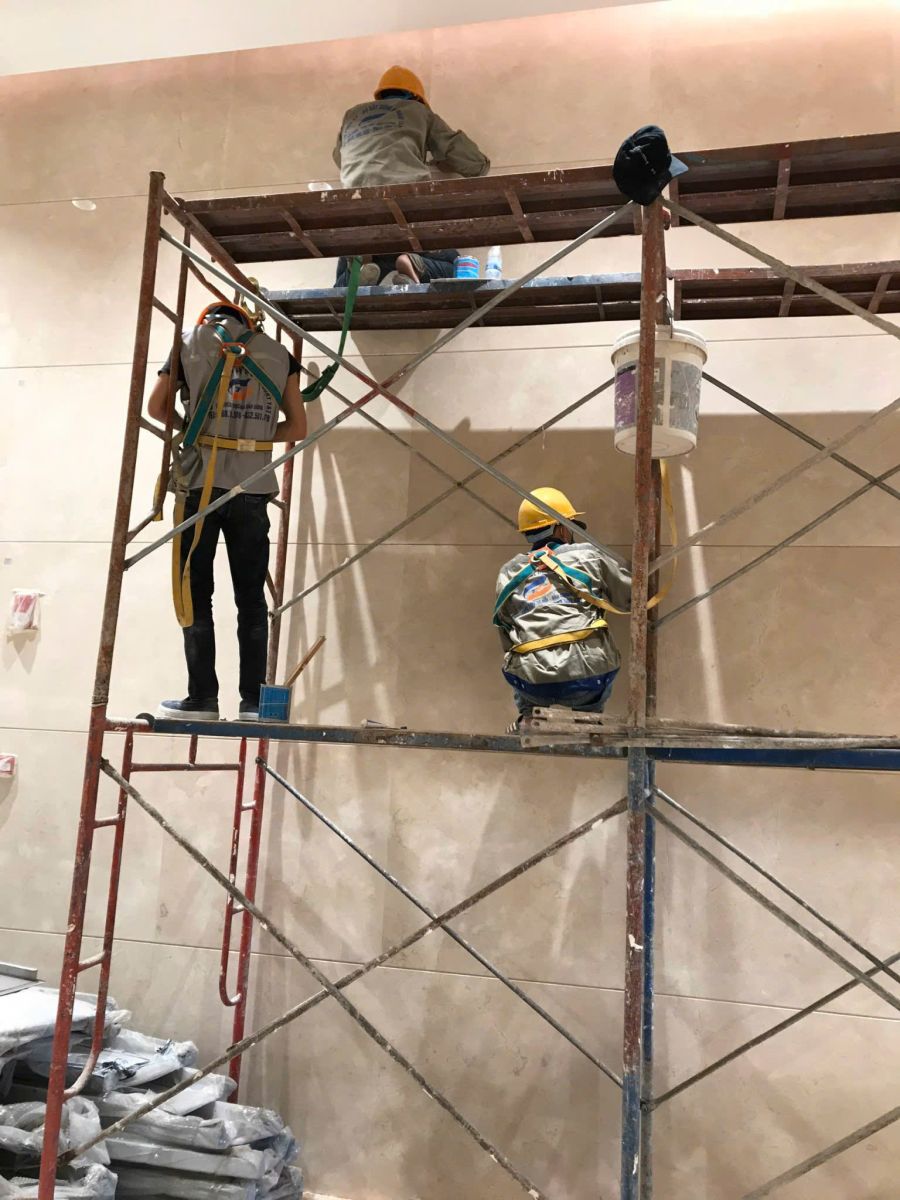 tia UV ảnh hưởng đến bề mặt đá như thế nào