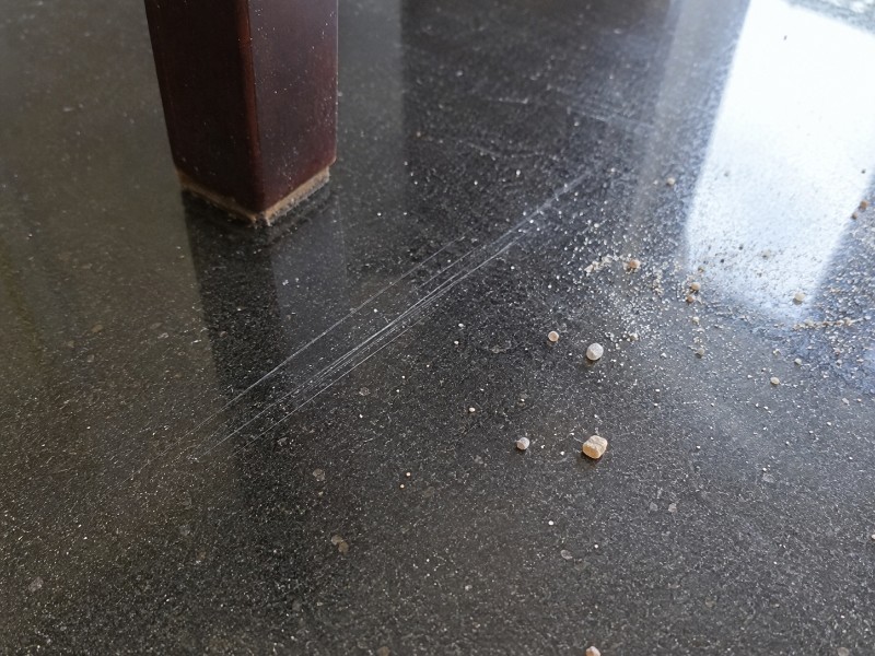 đá granite trầy xước