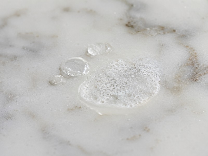 đá marble cháy axit