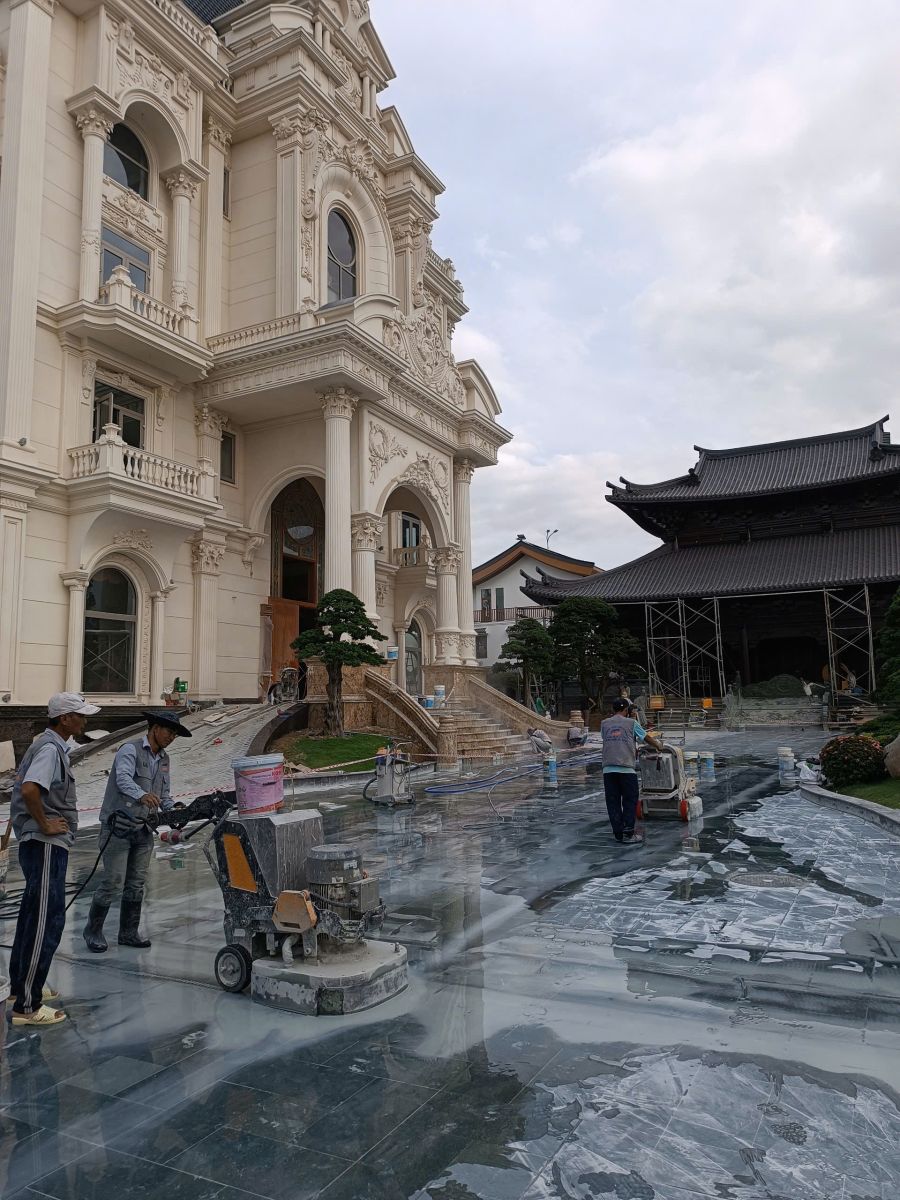 xử lý sàn nhà trơn trượt mùa nồm