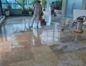 Cách chống trơn trượt sàn đá an toàn, bền và dễ áp dụng