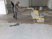 Loại nước tẩy làm hỏng lớp bóng đá – Hiểm họa tiềm ẩn cho sàn nhà sáng bóng
